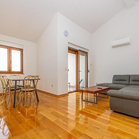 Apartments Francoise Crikvenica Exterior photo