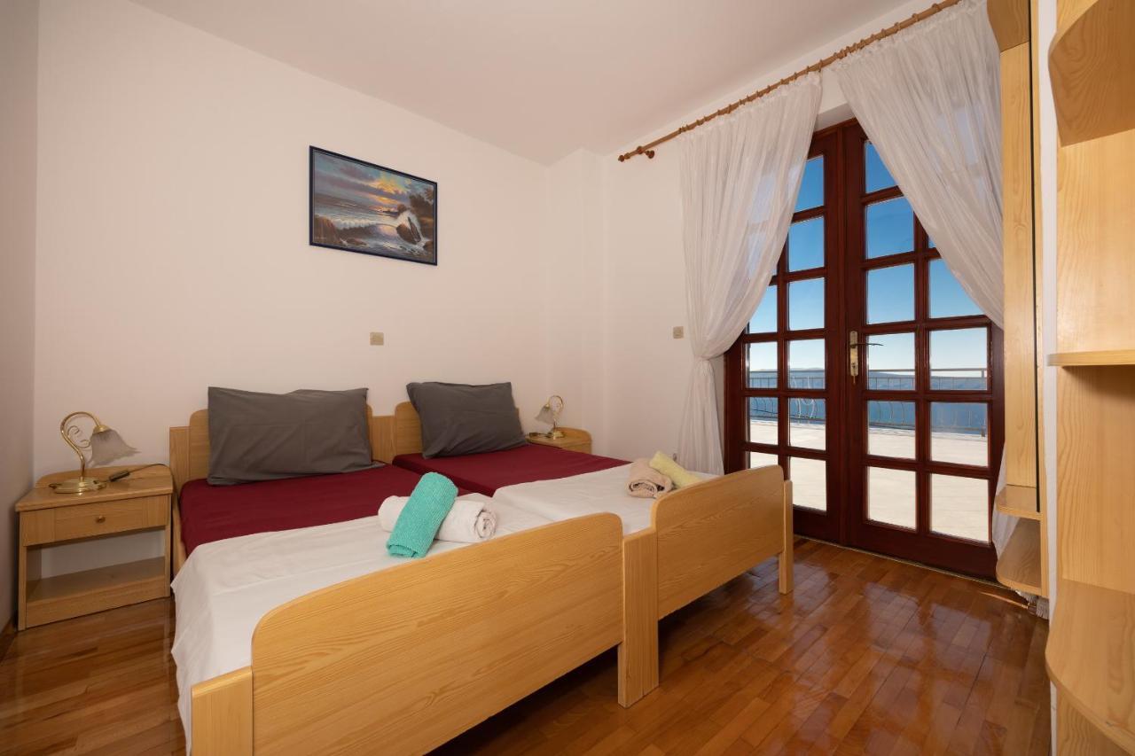 Apartments Francoise Crikvenica Exterior photo