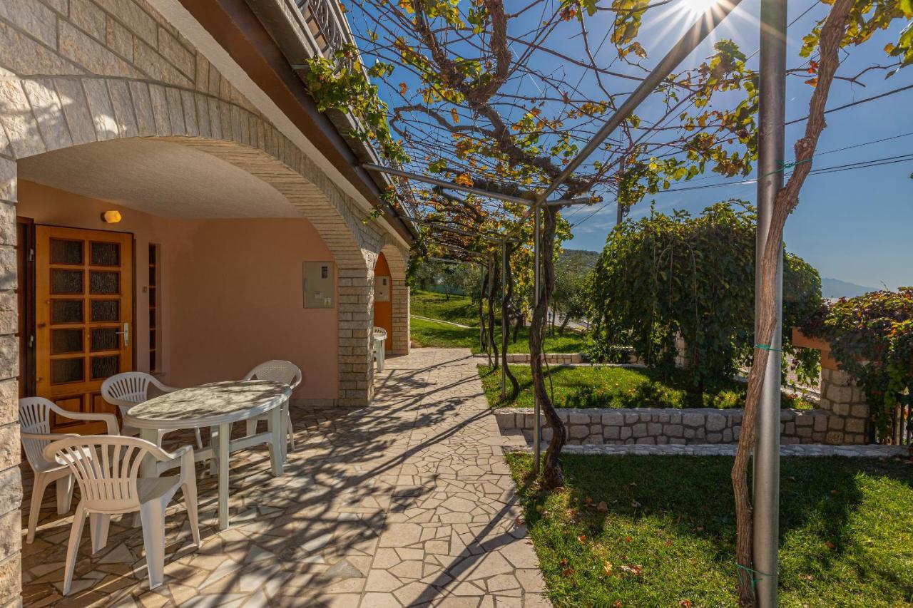 Apartments Francoise Crikvenica Exterior photo