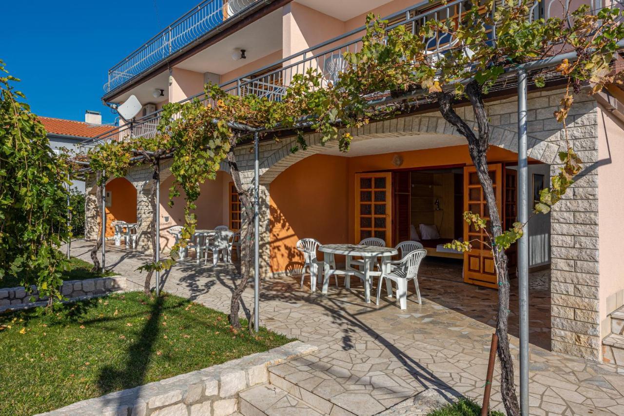 Apartments Francoise Crikvenica Exterior photo