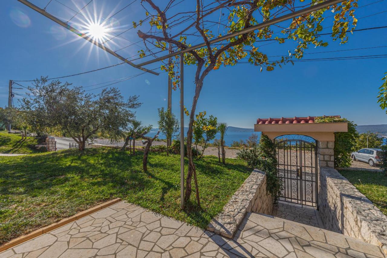 Apartments Francoise Crikvenica Exterior photo