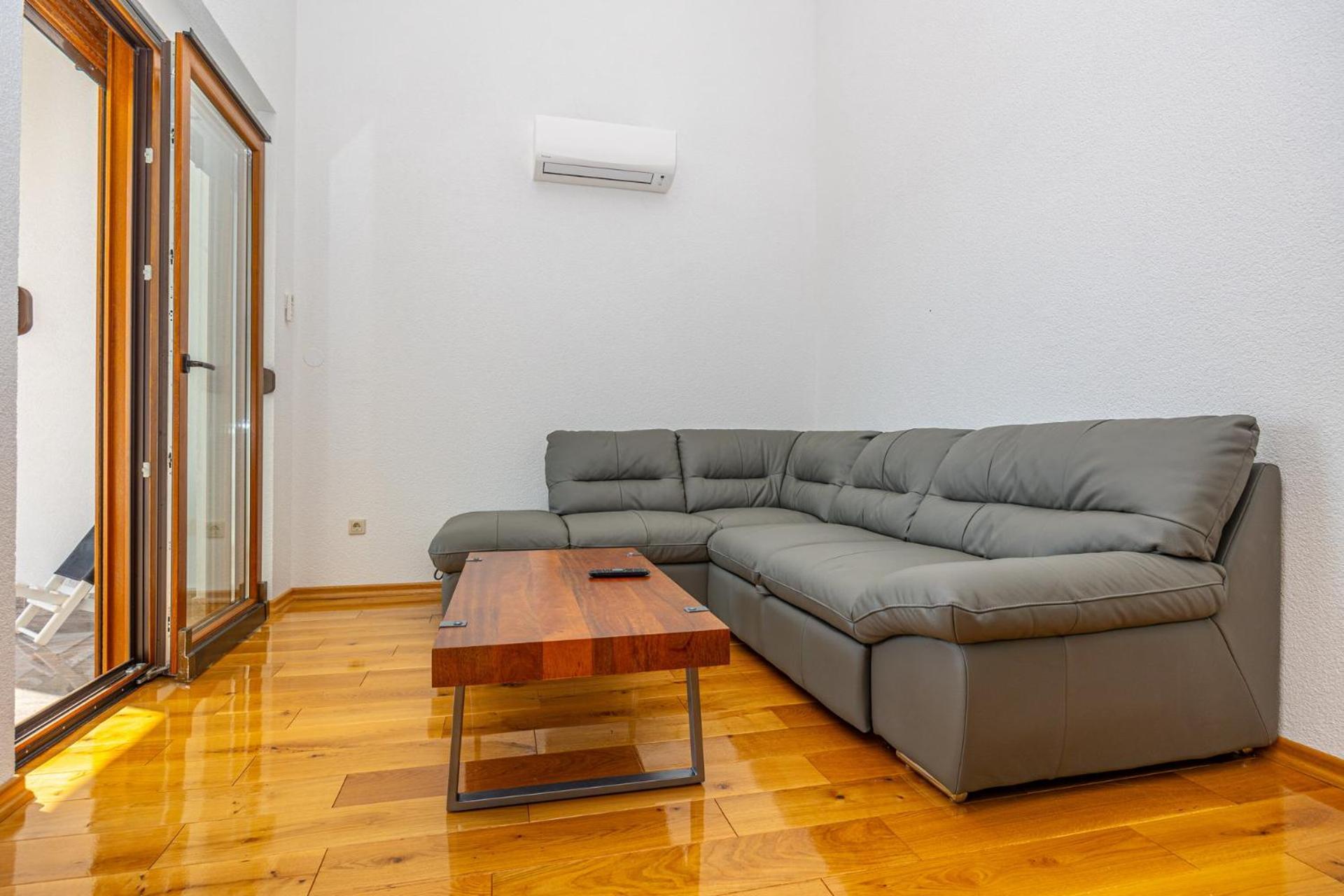 Apartments Francoise Crikvenica Exterior photo